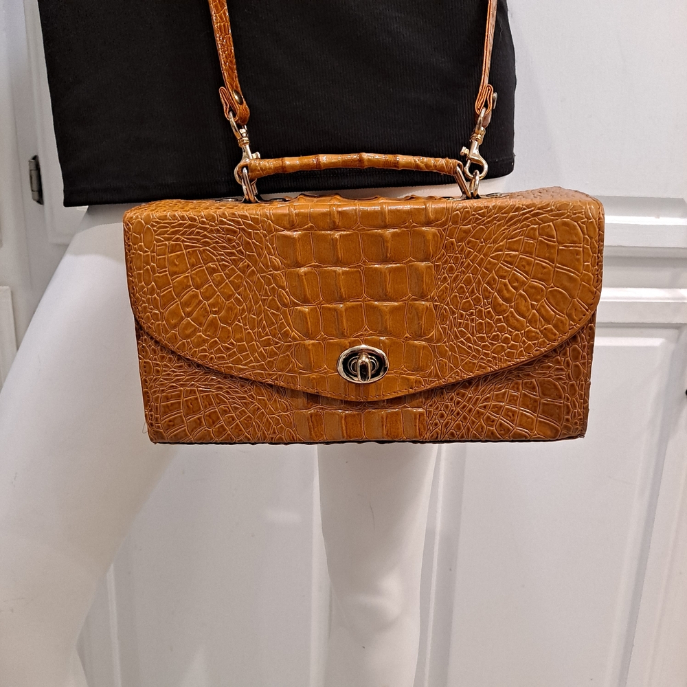 Elegant Tan Genuine Leather  Crocodile-Embossed Box Bag Crossbody Purse